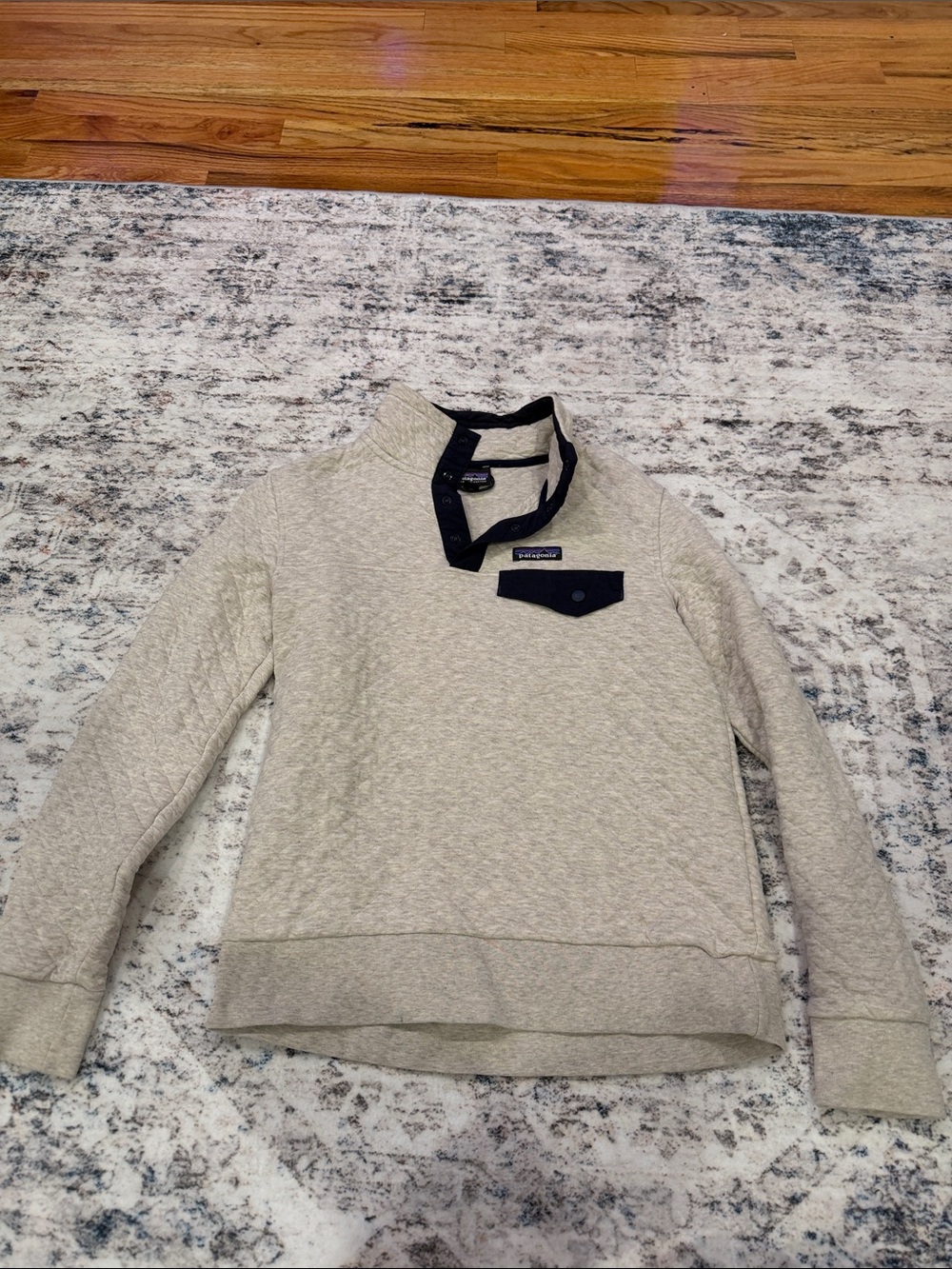 Patagonia Light Gray V-Neck Quilted Sweater with Navy Trim
